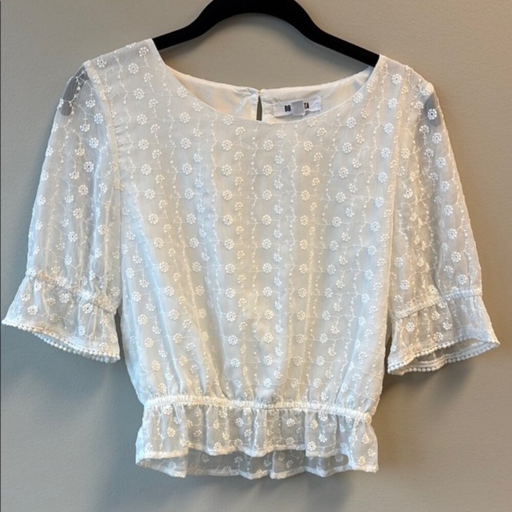 BB Dakota XS White Flutter Sleeve Blouse